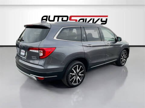 2021 Honda Pilot Touring w/Rear Captain's Chairs