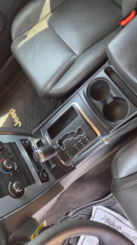 2010 Jeep Commander Sport