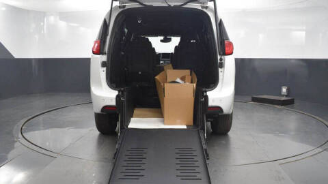 2025 Chrysler Voyager LX