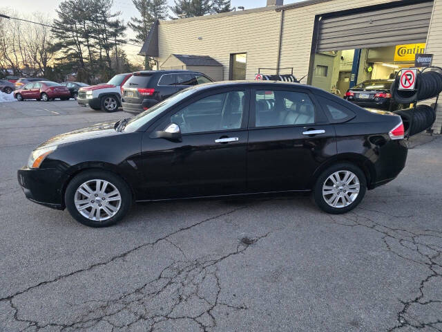 2010 Ford Focus for sale at QUEENSGATE AUTO SALES in York, PA