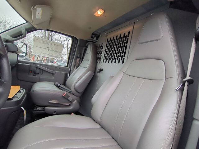 2025 Chevrolet Express 2500
