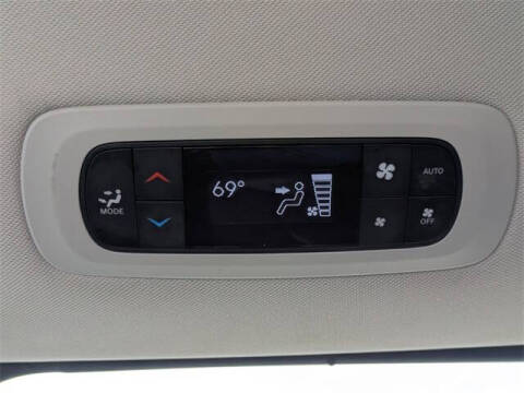 2024 Chrysler Pacifica Plug-In Hybrid Select