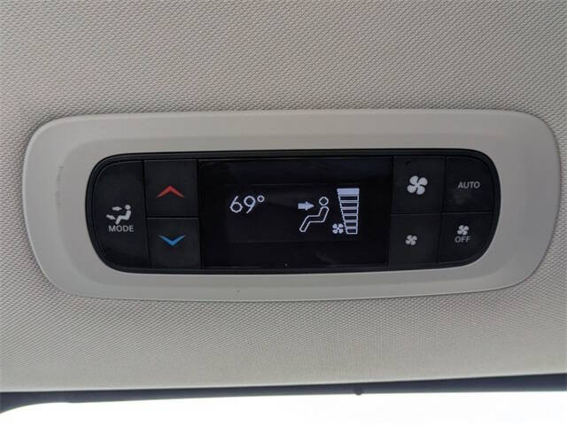 2024 Chrysler Pacifica Plug-In Hybrid Select