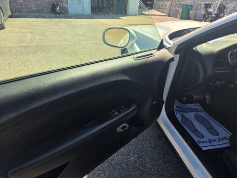 2016 Dodge Challenger SXT Plus