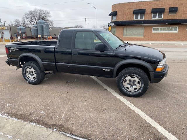 2002 Chevrolet S-10 LS's photo
