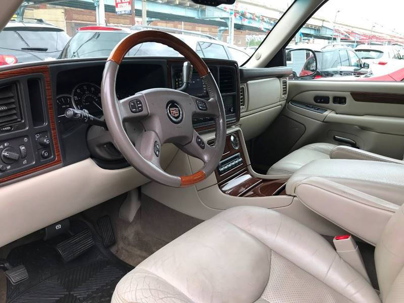 2004 Cadillac Escalade