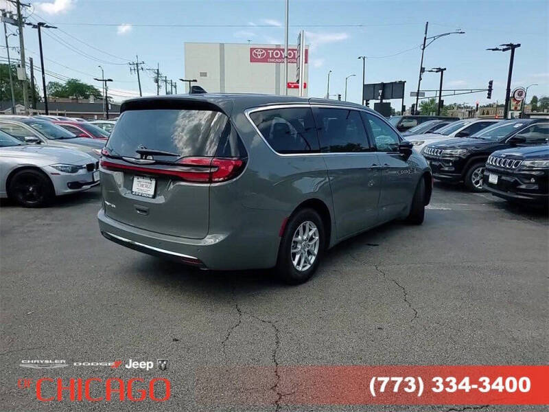 2025 Chrysler Pacifica Select