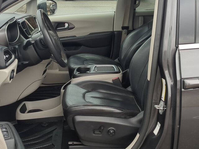 2022 Chrysler Pacifica Touring L