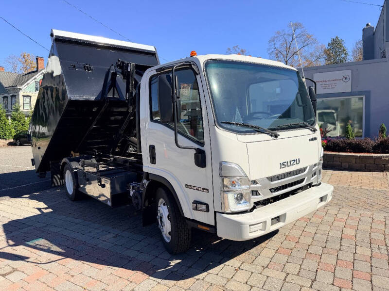 2024 Isuzu NPR-HD