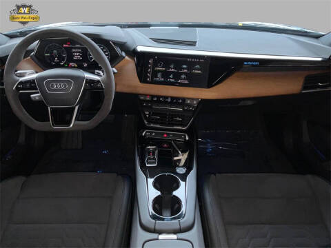 2023 Audi e-tron GT quattro Premium Plus