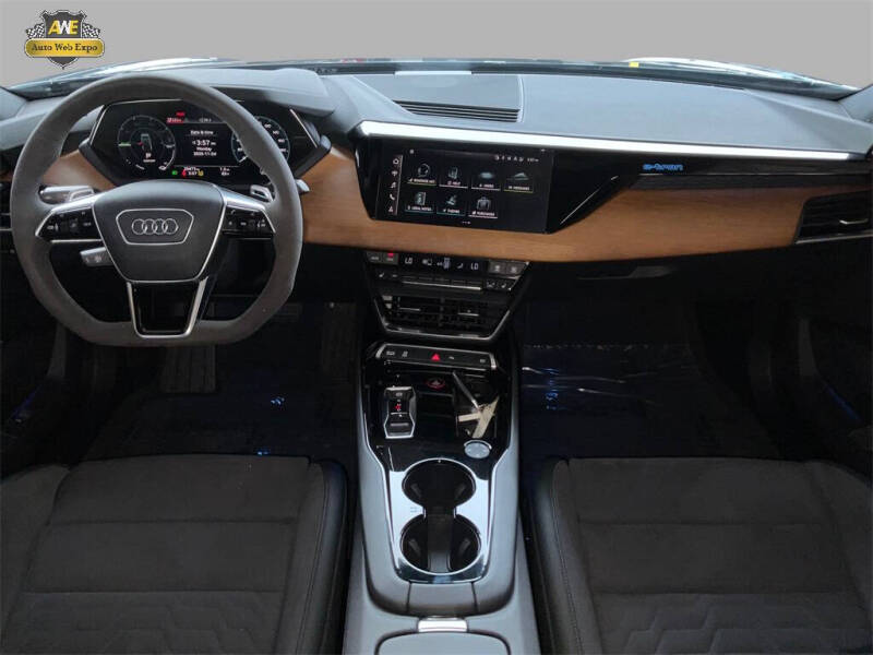 2023 Audi e-tron GT quattro Premium Plus