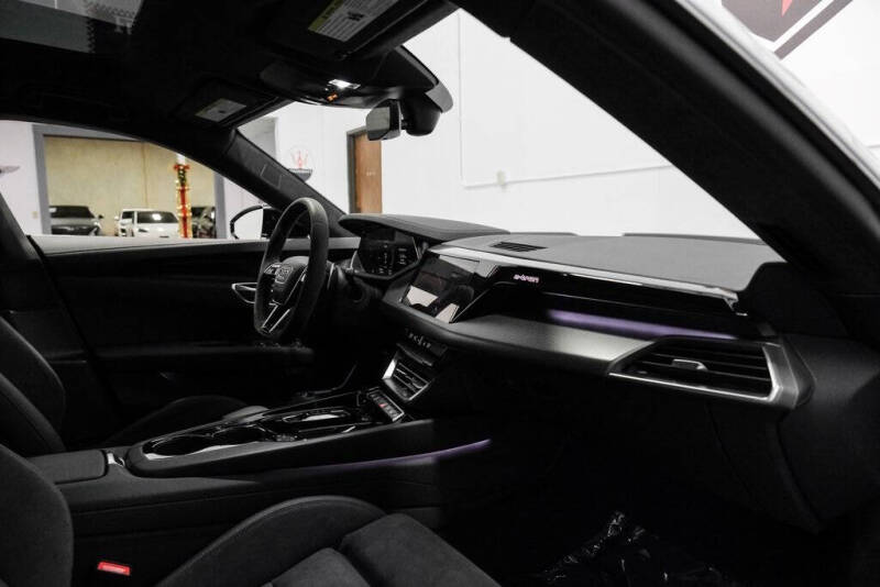 2024 Audi e-tron GT quattro Prestige