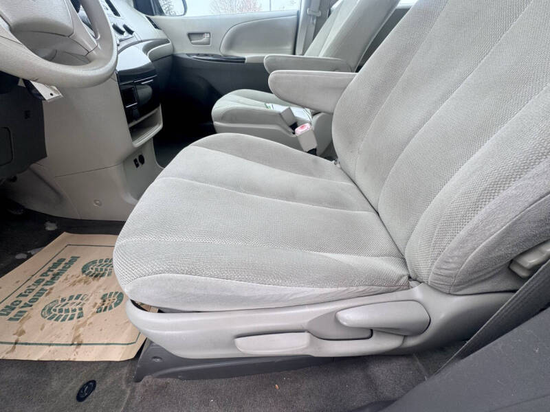 2013 Toyota Sienna L 7-Passenger