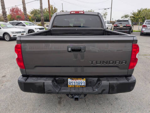 2015 Toyota Tundra SR5
