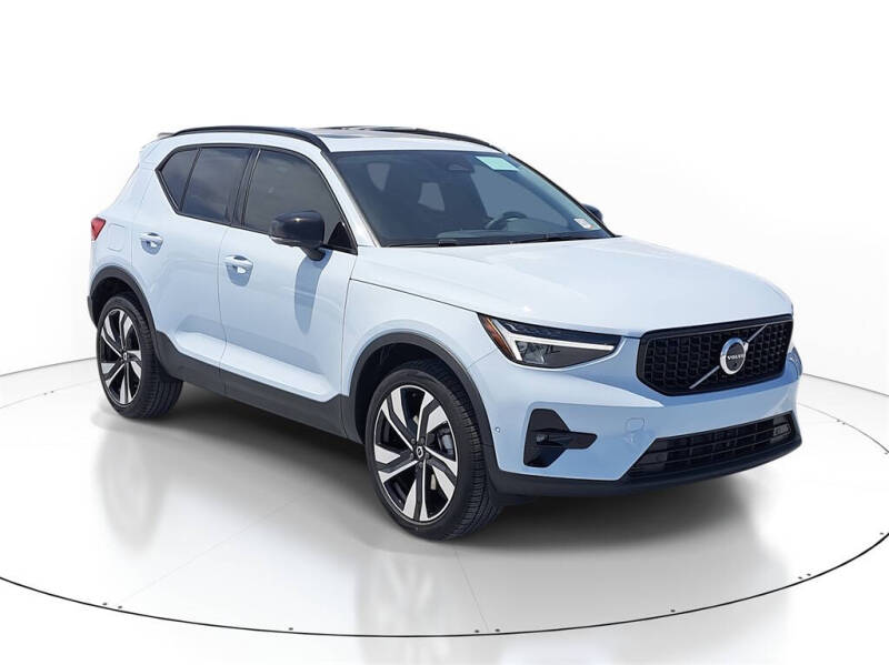 2026 Volvo XC40 B4 Plus