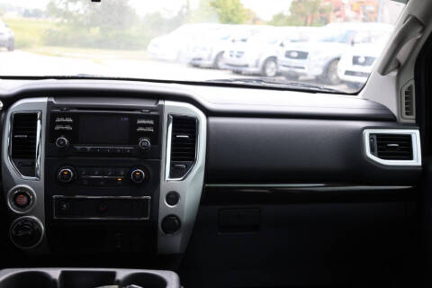 2017 Nissan Titan SV