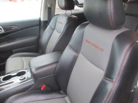 2020 Nissan Pathfinder SV