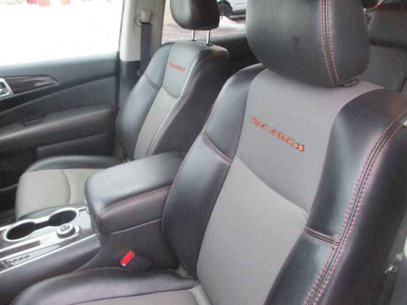 2020 Nissan Pathfinder SV