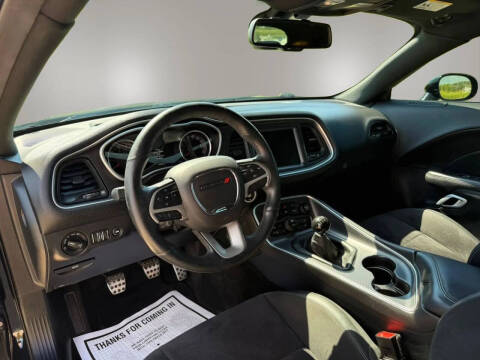 2016 Dodge Challenger 392 HEMI Scat Pack Shaker