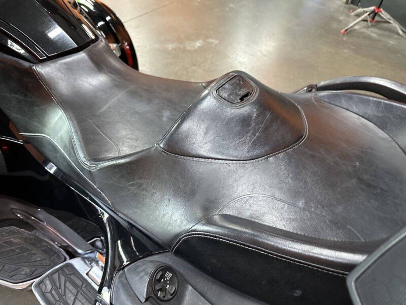 2016 Can-Am Spyder® RT Limited 6-Spee