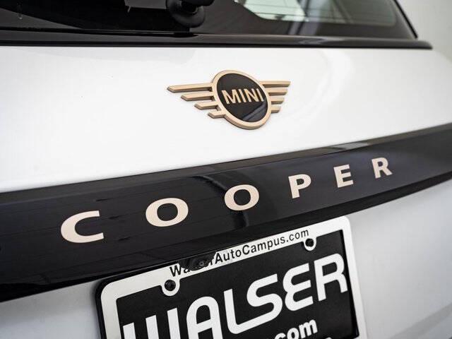 2025 MINI Hardtop 2 Door Cooper Signature Trim