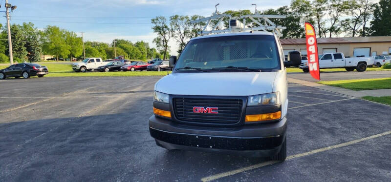 2022 GMC Savana Cargo Work Van photo 3