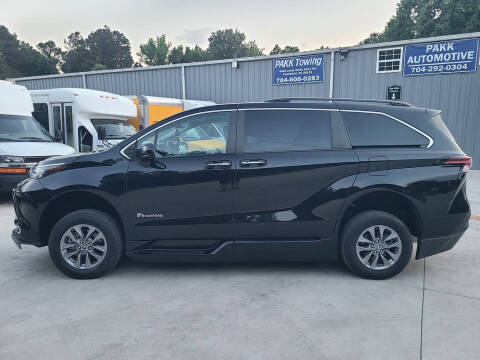 2022 Toyota Sienna XLE 8-Passenger