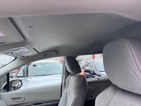 2022 Toyota Sienna LE 8-Passenger