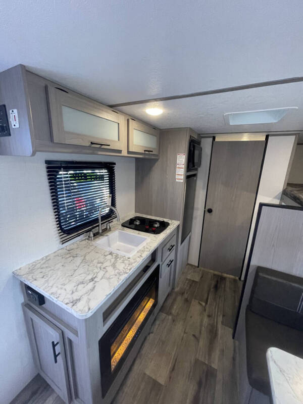 2024 Coleman DUTCHMAN