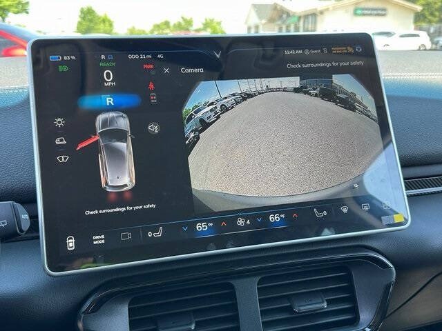 2025 VinFast VF8 Eco