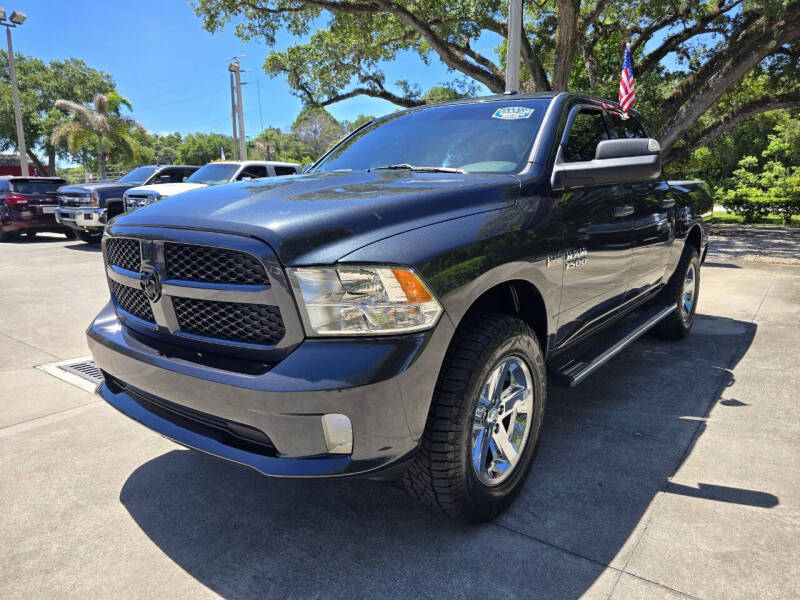 2017 RAM 1500 Express 4x4 Crew Cab 5'7's photo