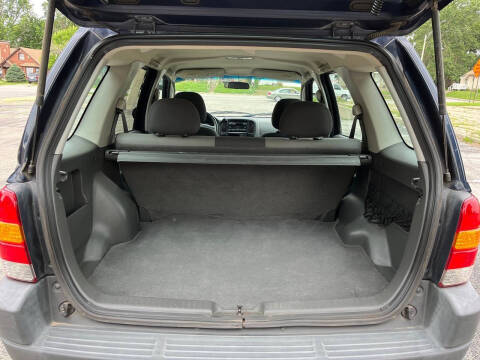 2003 Ford Escape XLS Popular