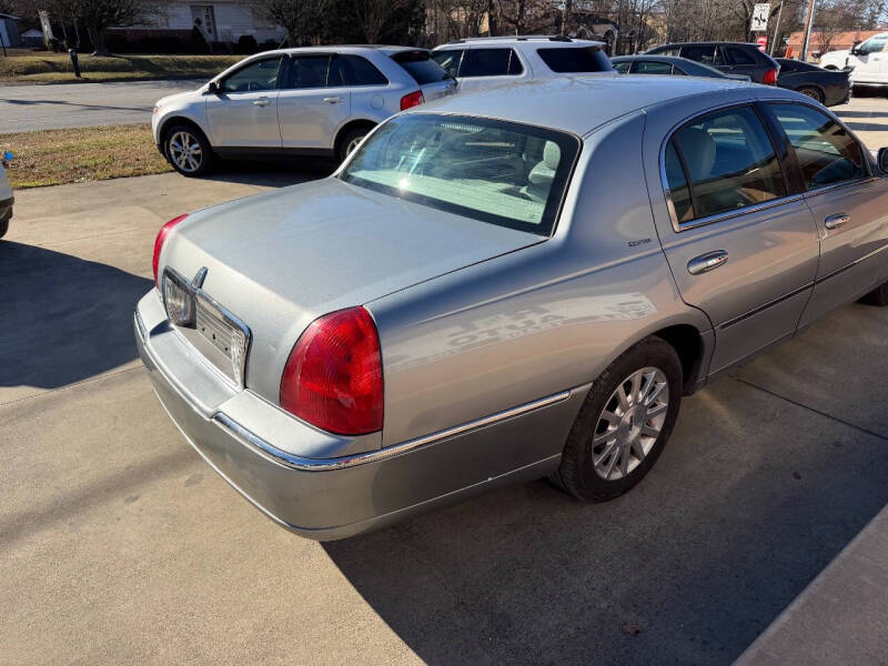 2006 Lincoln Town Car Signature