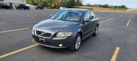 2010 Volvo S40 for sale at EXPRESS MOTORS in Grandview MO