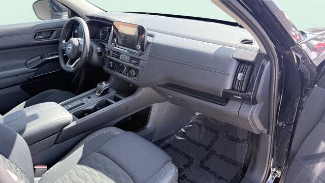 2025 Nissan Pathfinder S