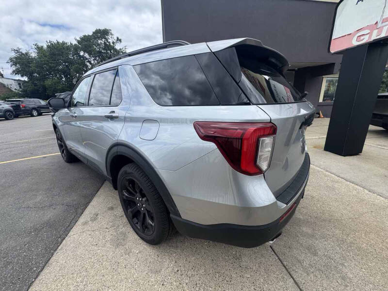 2024 Ford Explorer ST-Line