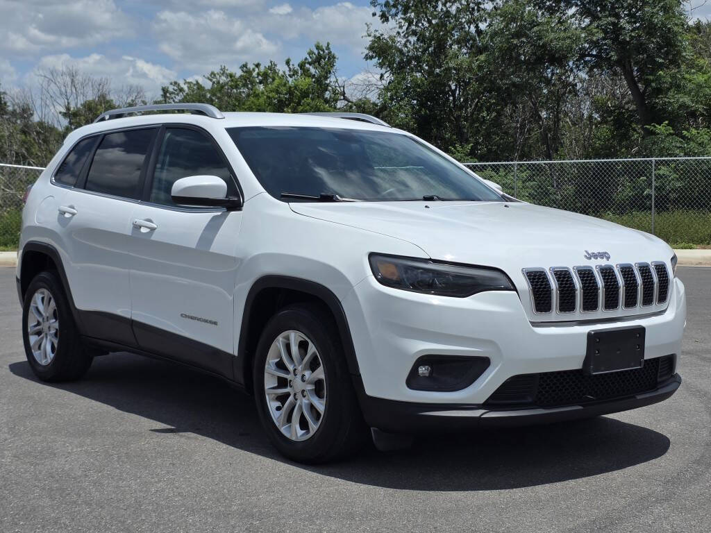 White 2019 Jeep Cherokee Latitude Latitude 4dr SUV 1