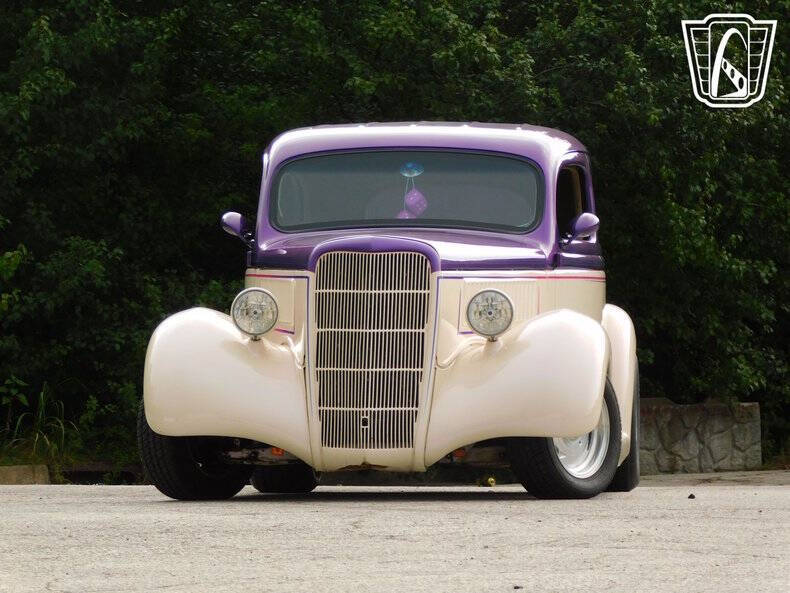 1935 Ford Tudor