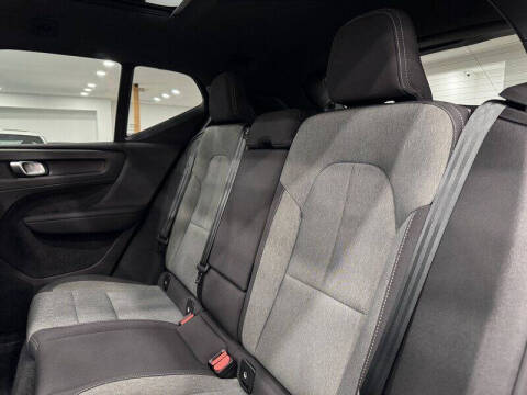 2025 Volvo XC40 B5 Core Bright Theme