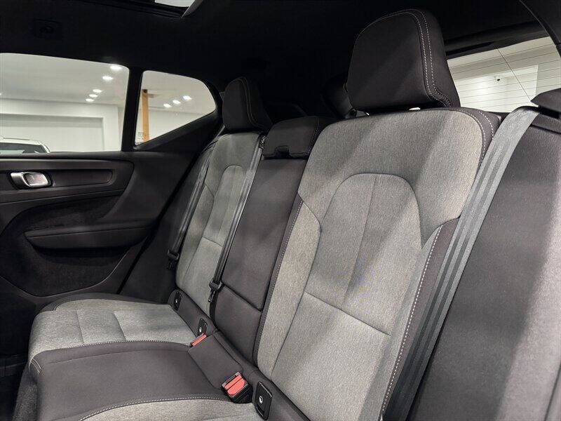 2025 Volvo XC40 B5 Core Bright Theme