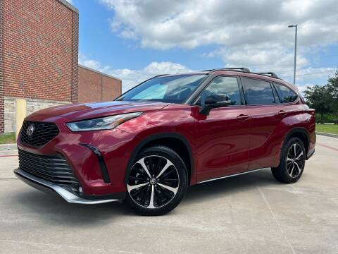 2021 Toyota Highlander for sale at AUTO DIRECT in Houston TX