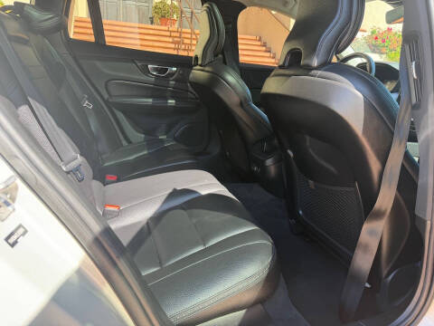 2020 Volvo V60 Cross Country T5