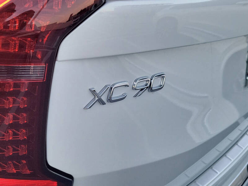 2026 Volvo XC90 T8 Core