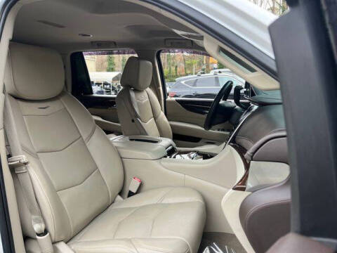 2017 Cadillac Escalade Standard