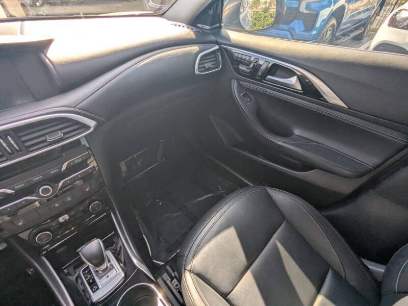 2018 Infiniti QX30 Essential