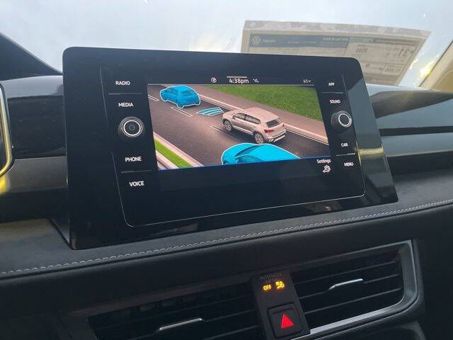 2026 Volkswagen Taos SE Black