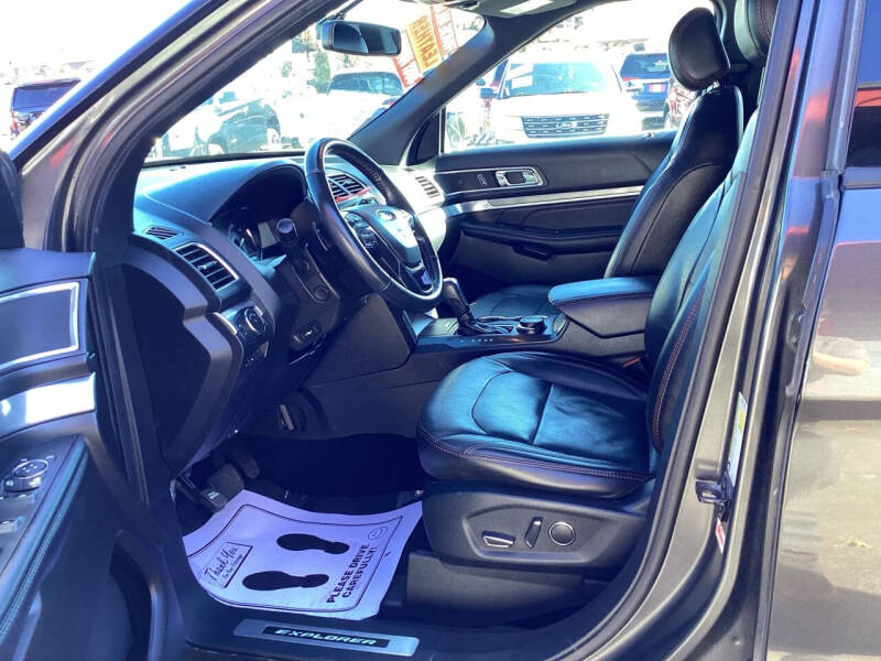 2017 Ford Explorer Sport