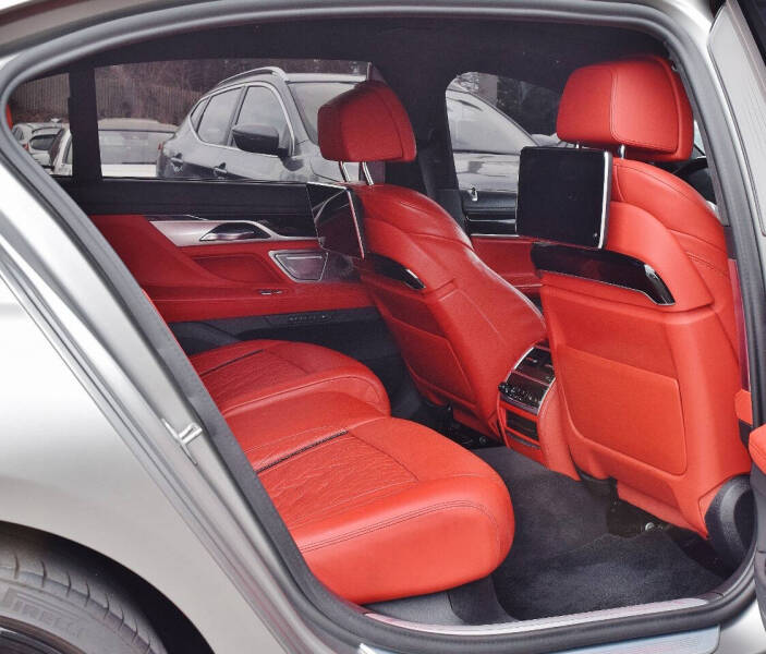 2022 BMW 7 Series M760i xDrive