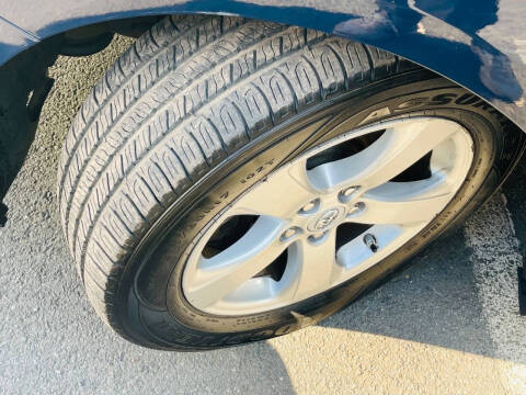 2011 Toyota Sienna LE 7-Passenger Auto Access Seat