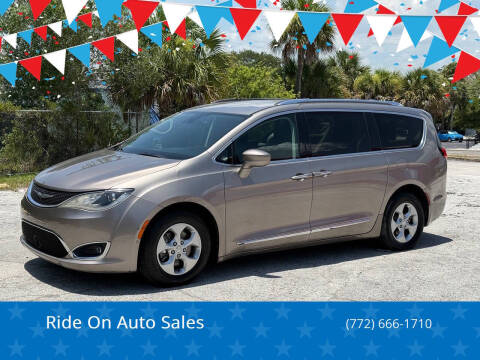 2017 Chrysler Pacifica Touring-L Plus